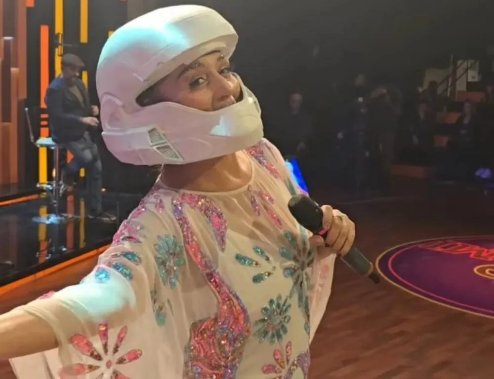 Əməkdar artist efirə kaska ilə çıxdı