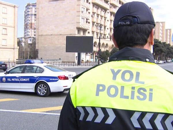 Yol polisinə tabe olmayan məmur həbs edildi